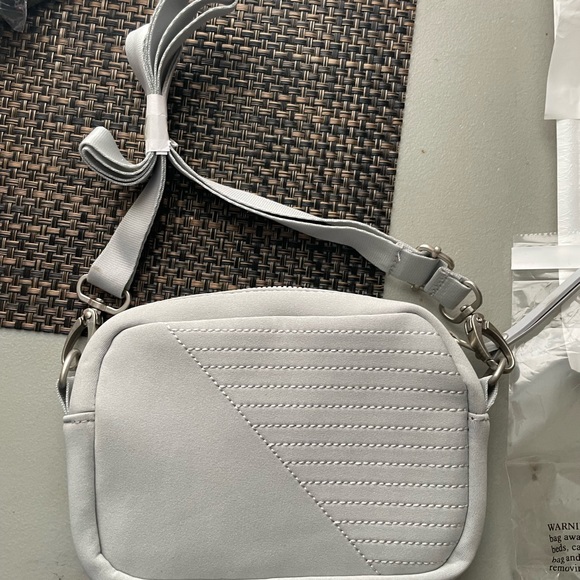 Vooray Sidekick Zip-Enclosed Small Crossbody Bag - Picture 3 of 3